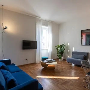 https://ca-duomo-design.italymilanhotels.net